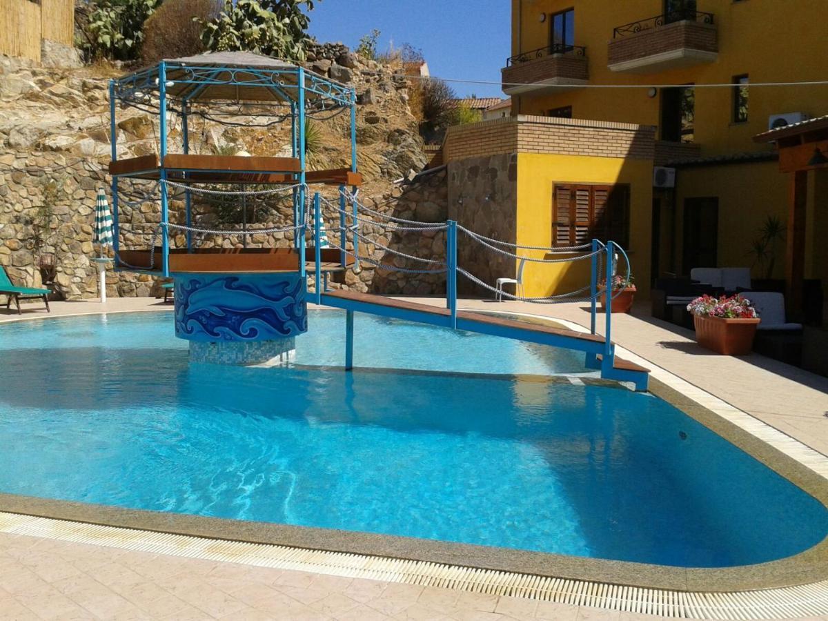 Hotel Le Palme SantʼAnna Arresi Eksteriør bilde