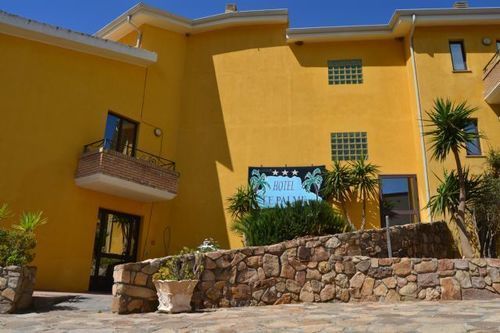 Hotel Le Palme SantʼAnna Arresi Eksteriør bilde